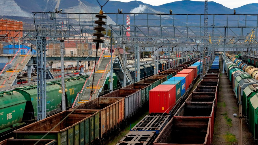 Около 800 тыс. тонн грузов дополнительно привлечено на СКЖД Центром продажи услуг