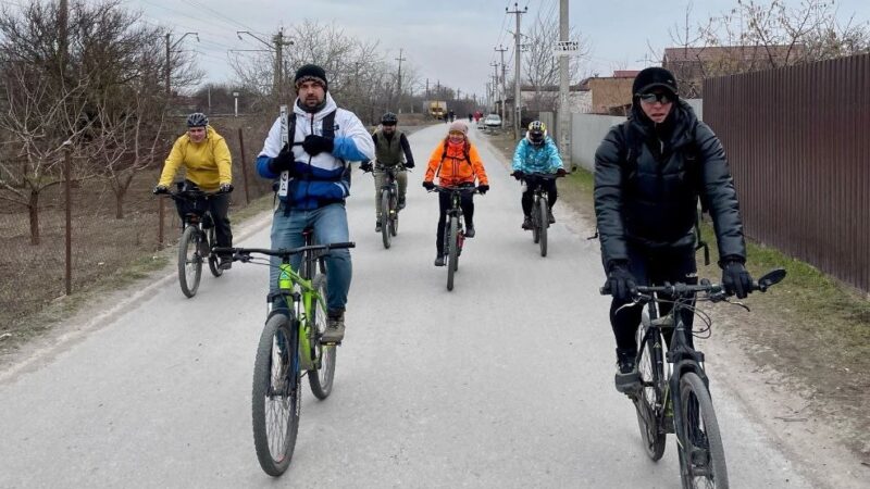 Зачем офисные работники отправляются в совместные путешествия на велосипедах