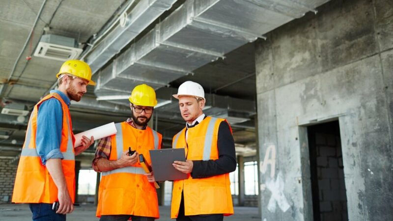 На Кубани за год спрос на строителей увеличился более чем на треть