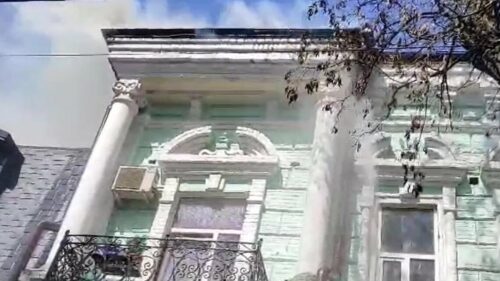 В Ростове-на-Дону потушили пожар в старинном доме на Ульяновской
