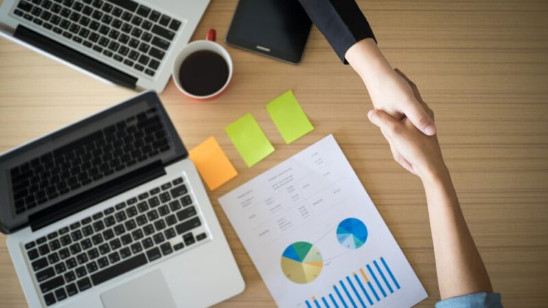 С клиентами на «ты»: как в 2024 году заключать сделки в сегменте B2B