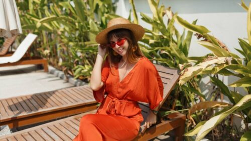 Элегантность, монохром и цветы: модные тренды в одежде на лето 2024