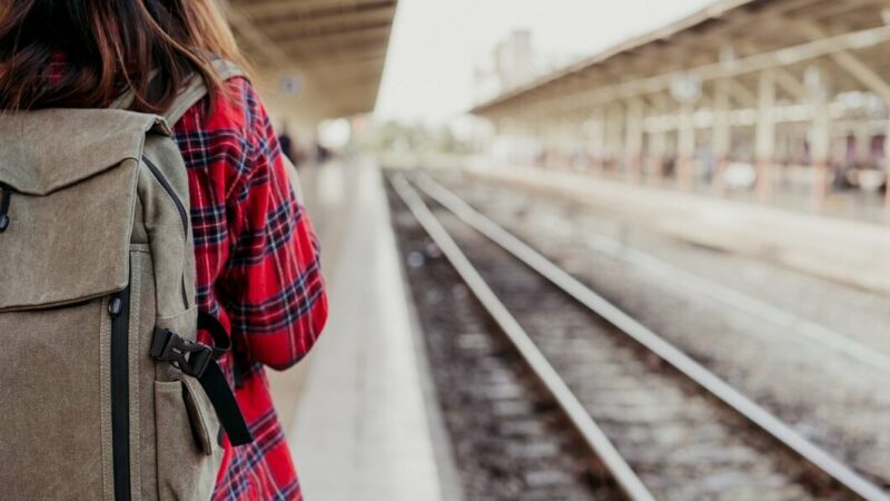 Число пассажиров, уехавших с крупных вокзалов СКЖД, выросло на 17%