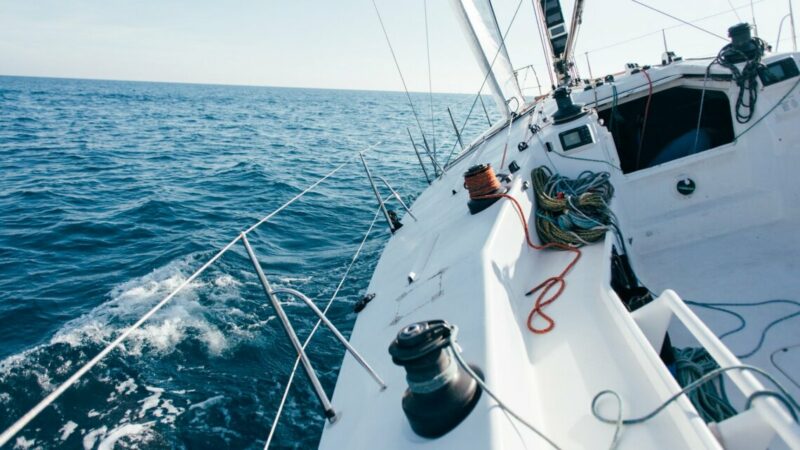 В Геленджике при затоплении яхты пропала женщина