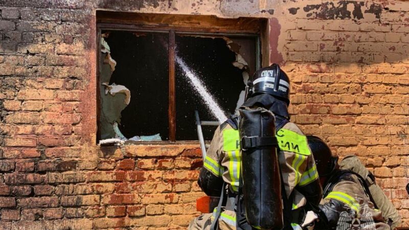 Открытое горение ангаров в Краснодаре ликвидировали