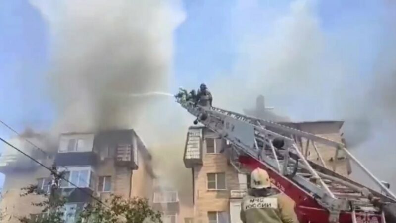 В Батайске локализовали возгорание на кровле жилого дома