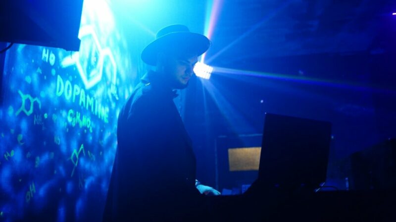 От вожатого до предпринимателя: как превратить любовь к вечеринкам в световой бизнес