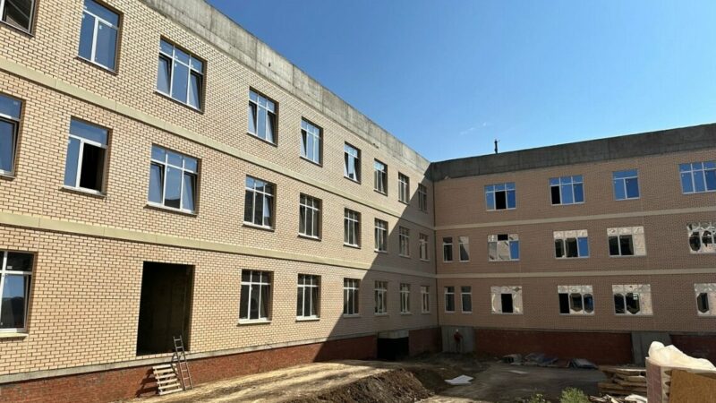 В Краснодаре одна из самых больших школ готова на 54%