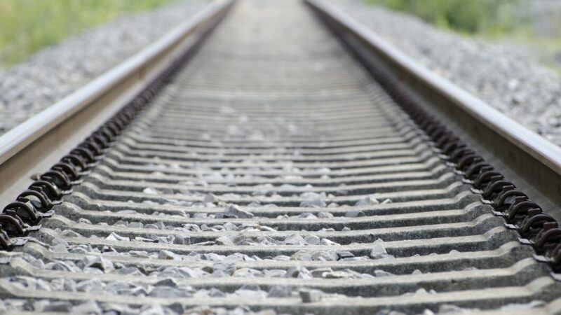 На Кубани поезд столкнулся с легковым автомобилем