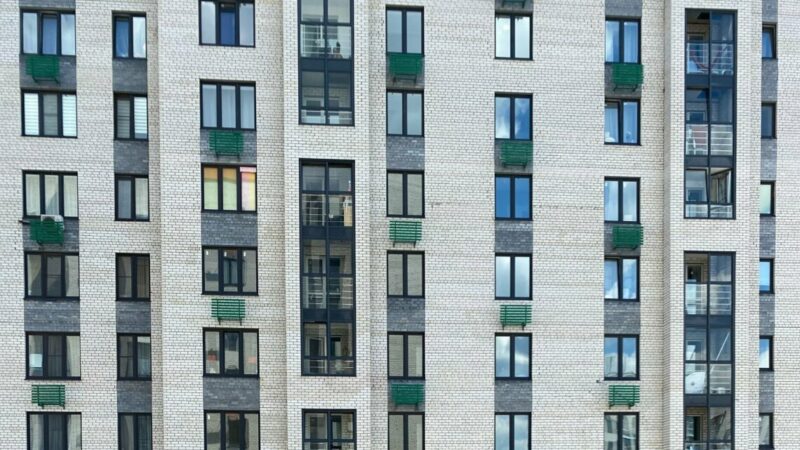 В Краснодаре число сделок с новостройками за год выросло на 14%