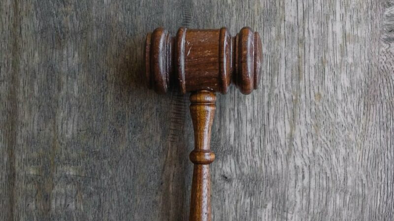 На Дону адвоката подозревают в посредничестве во взятке суммой 500 тыс. рублей