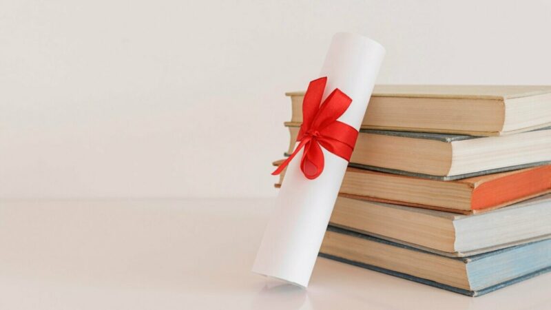 На Кубани подарочные сертификаты ко Дню учителя подорожали на 10%