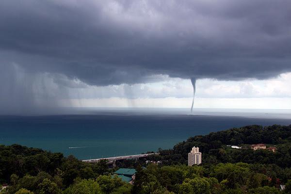 В Сочи прогнозируют ливни и смерчи