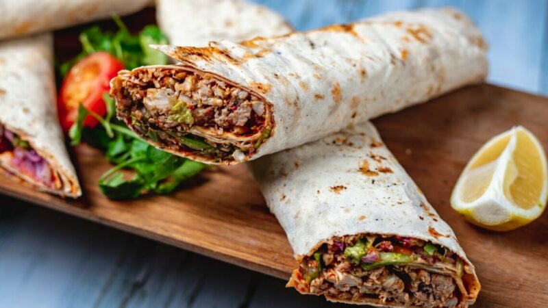 Основными блюдами стритфуда в Ростове эксперт признал пирожки и шаурму