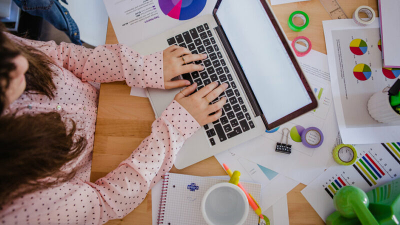 В РФ приняли поправки о запрете размещения рекламы на запрещенных сайтах