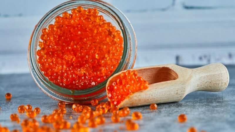 Красная икра на Дону из-за сниженного предложения подорожала на 34% в 2024г.