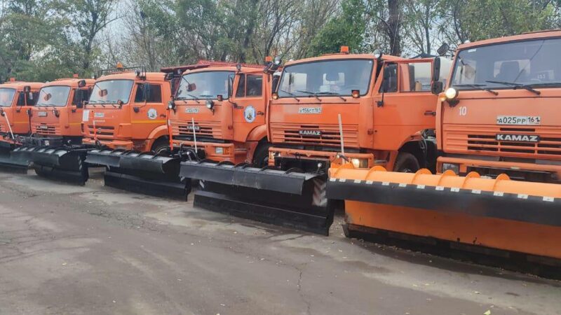 В Ростове для уборки снега и наледи на улицы выпустят 225 единиц техники