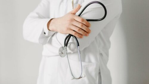 Эксперты Минздрава зафиксировали дефицит врачей-онкологов в восьми регионах ЮФО