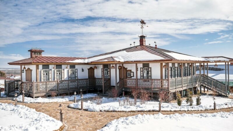 Избушка на «туристических ножках»