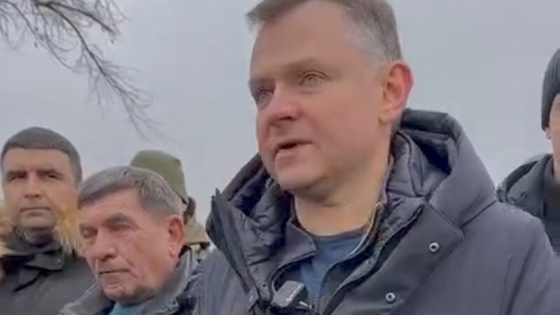 Часть замазученного песка из Анапы привезли в Семикаракорск