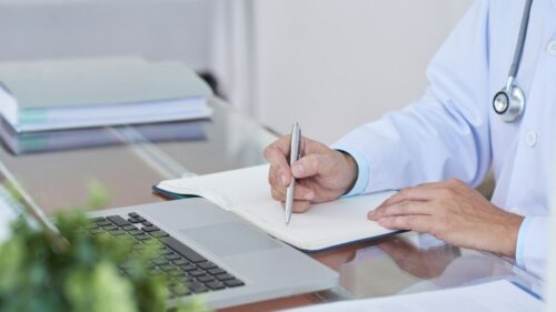 Может ли самозанятый уйти на больничный: как это сделать