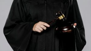 Экс-главу крайсуда Кубани не привлекли по делу об обращении в доход РФ имущества его семьи