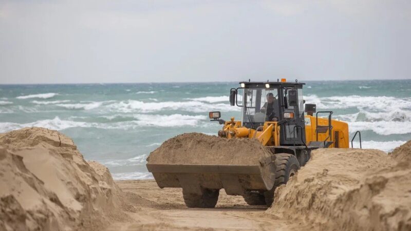 Океанолог Станичный: большую часть грунта с вытекшим из танкеров мазутом вывезли