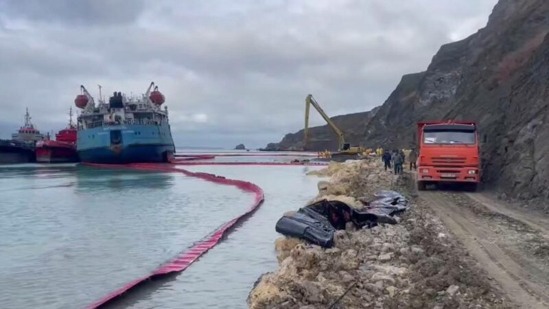 Росприроднадзор: владельцы затонувших танкеров не хотят оплачивать весь ущерб