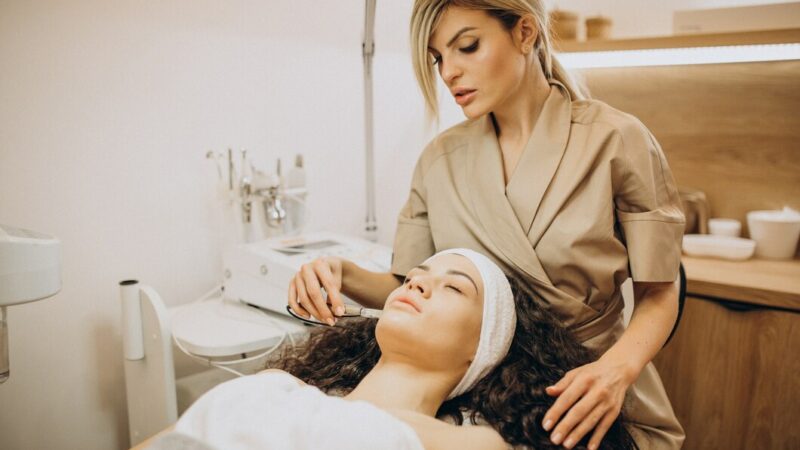 Архитектор, косметолог и инженер: кто на Юге зарабатывает от 100 тыс. рублей