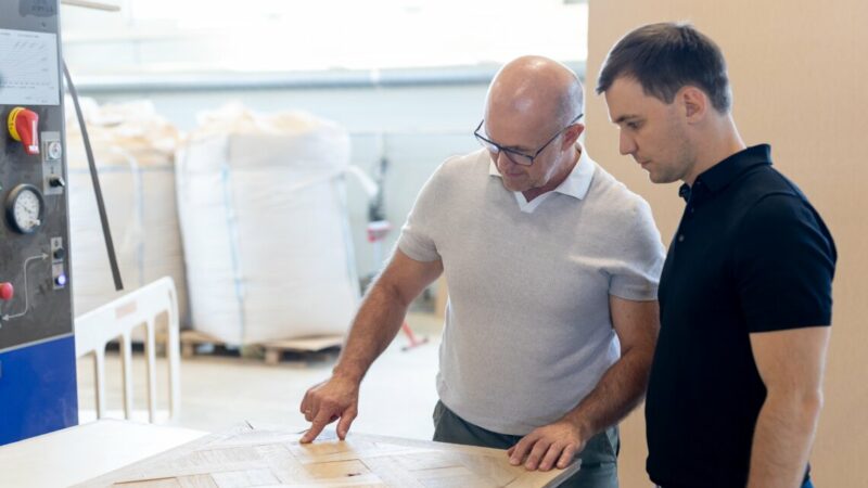 Папа Карло по-ростовски: как столяр обучил своего сына мастерству