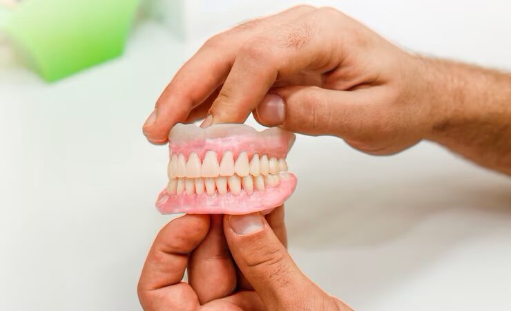 На Дону запустили программу бесплатного протезирования зубов для участников СВО