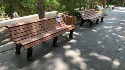 В Ростове-на-Дону установили две лавочки из переработанных крышек