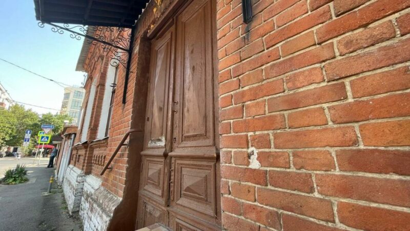 Старинные колонки и затонувшие корабли: 7 необычных достопримечательностей Кубани