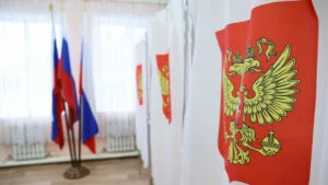 В Краснодаре на выборах в Госдуму проголосовал председатель ЗСК Юрий Бурлачко