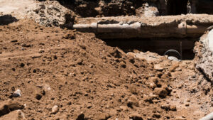 В Сочи сель сошел на придомовую территорию многоквартирного дома