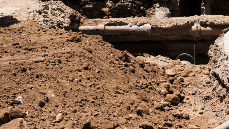 В Сочи сель сошел на придомовую территорию многоквартирного дома