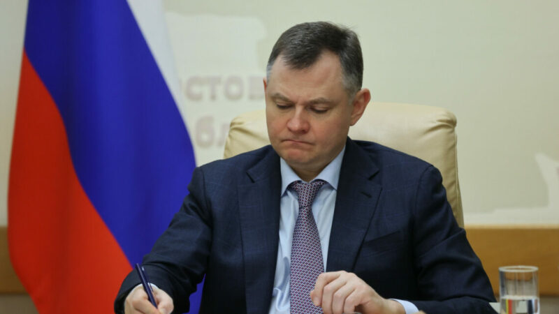 Слюсарь освободил от должностей двух своих заместителей и трех министров