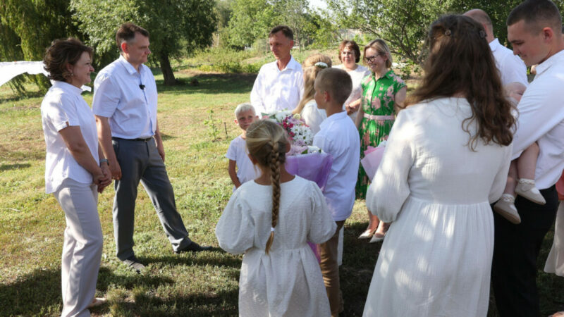 В Ростовской области за рождение ребенка семьям будут выдавать сертификат на 20 тыс. руб.
