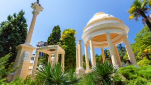 В Сочи в 2026 г. спрос на отдых снизился на 9% из-за ограничений работы аэропорта