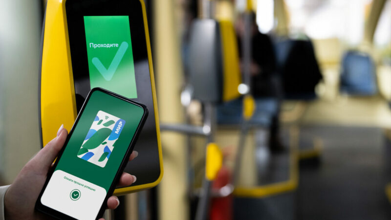 Общественный транспорт обойдется дешевле: как жители Кубани могут экономить по 8 рублей с каждой поездки