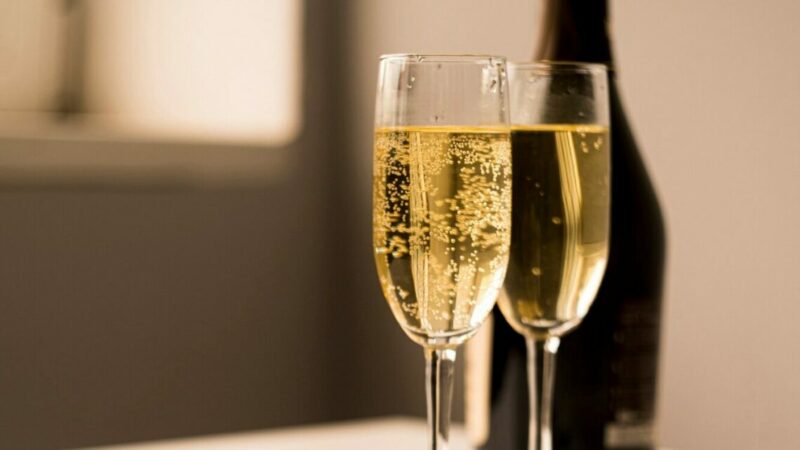 Настроение праздника: как выбрать игристое на Новый год