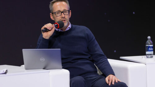 Владислав Казаков: «Коммуникация происходит от человека к человеку, а не от нейросети к нейросети»