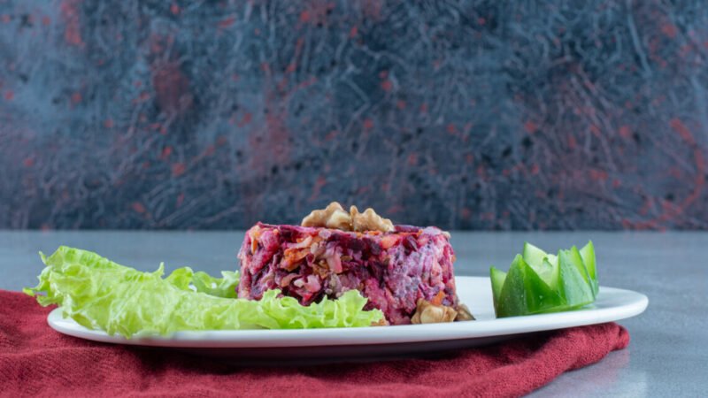 На Кубани в 2025 г. «Сельдь под шубой» на семью из 4 человек подорожала на 6%  