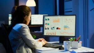 Главный бухгалтер, IOS-разработчик и главный инженер: кому на Юге готовы платить более 160 тыс. рублей