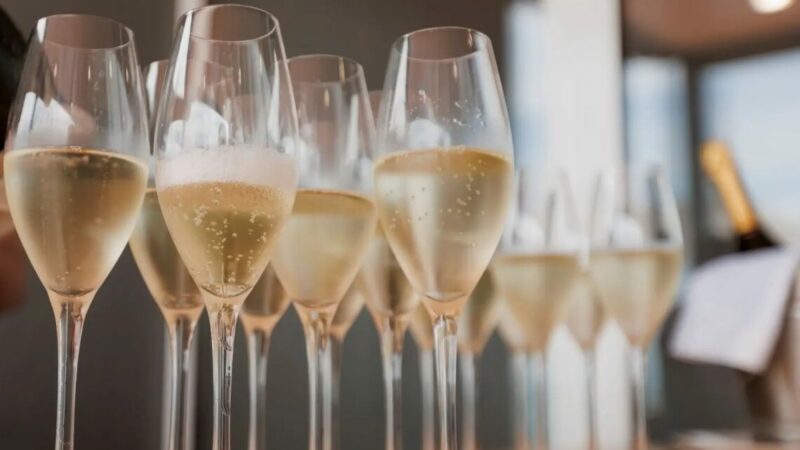 Жители Кубани купили больше алкоголя к 8 марта, чем к 23 февраля