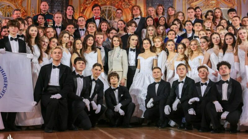 В ЮФУ прошел традиционный студенческий бал «Времена года»