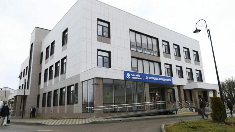 Путин по видеосвязи принял участие в открытии детской поликлиники на Кубани