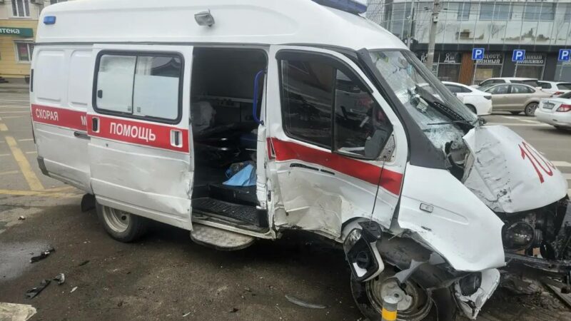 Четыре человека пострадали в ДТП со скорой в Краснодаре