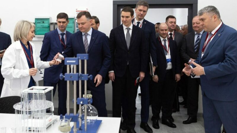 В ЮФУ открылся флагманский Центр микро- и малотоннажной химии