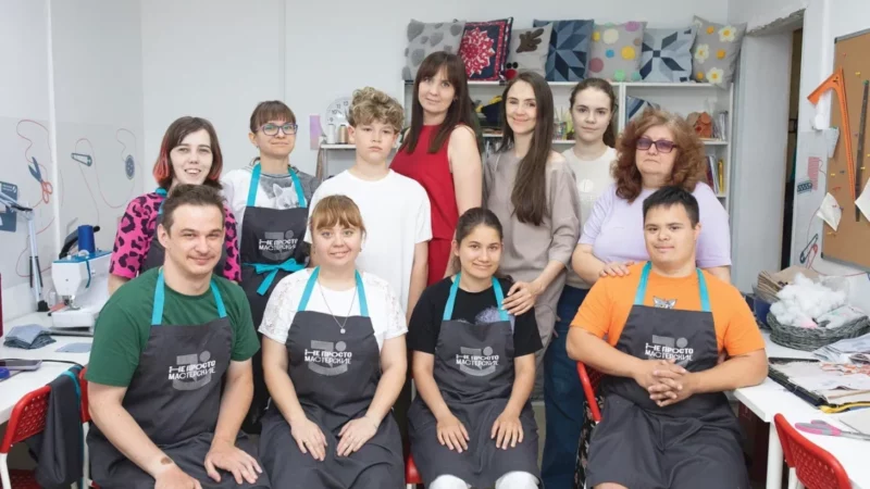 «Человек, который не говорил, теперь болтает без умолку»: как в Краснодаре работает пространство для молодежи с ментальными особенностями